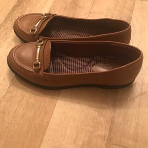 Brown dress loafers. Size 6.